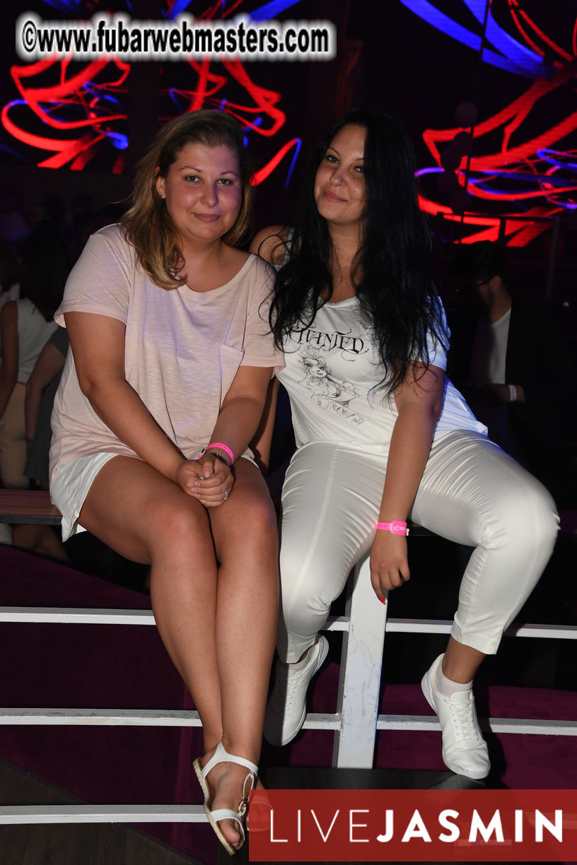 FreeWebCams White Party