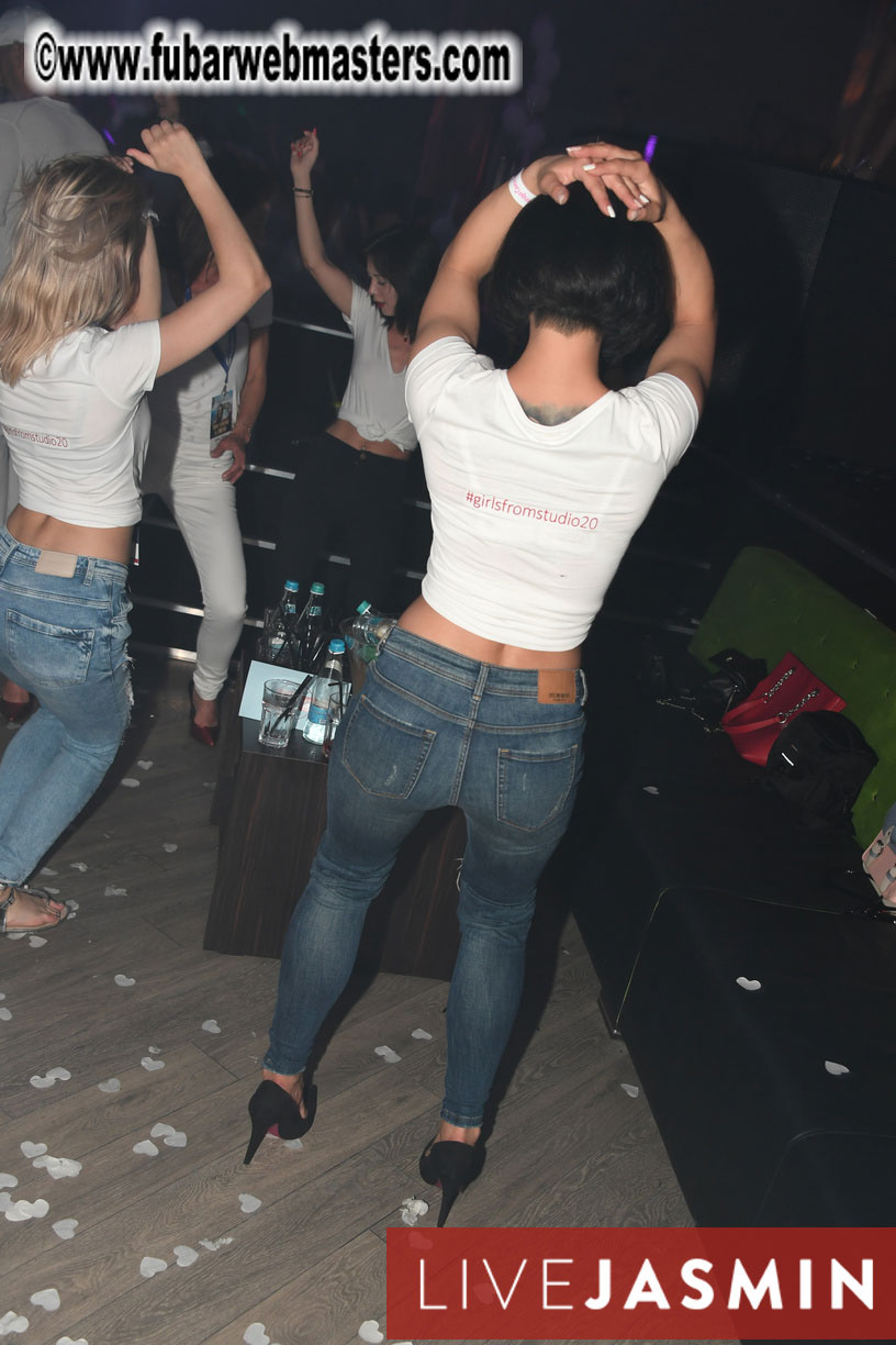 FreeWebCams White Party