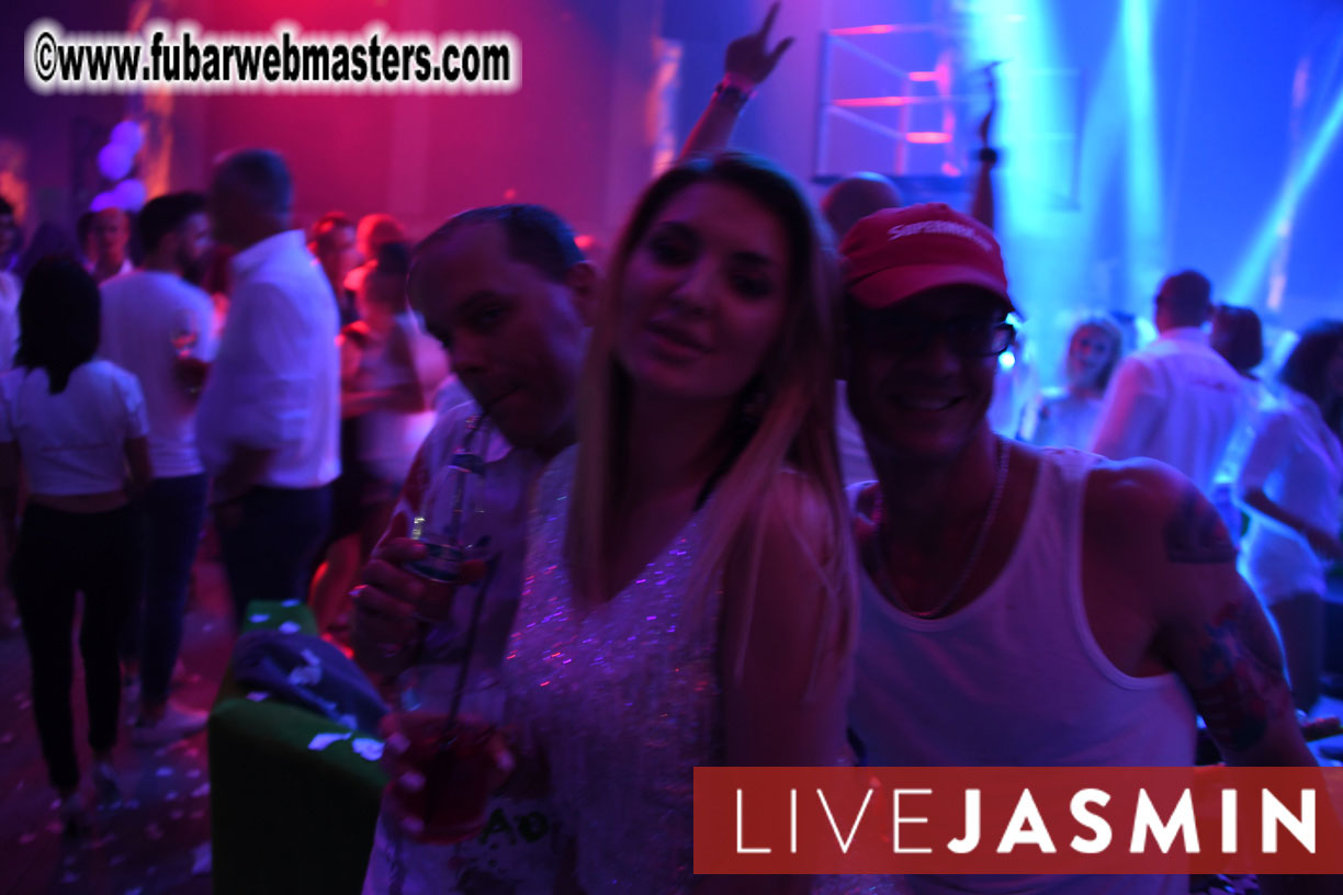 FreeWebCams White Party