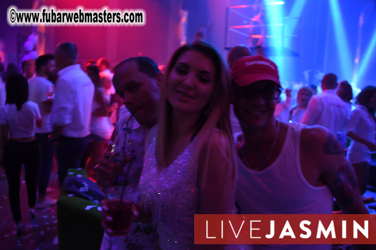 FreeWebCams White Party