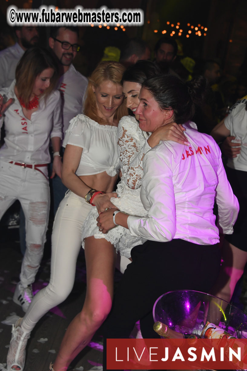 FreeWebCams White Party