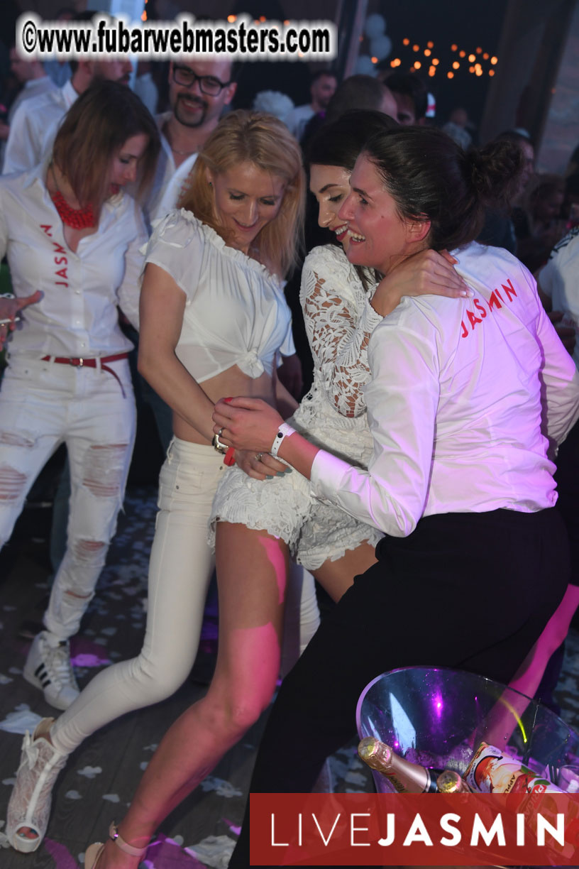 FreeWebCams White Party