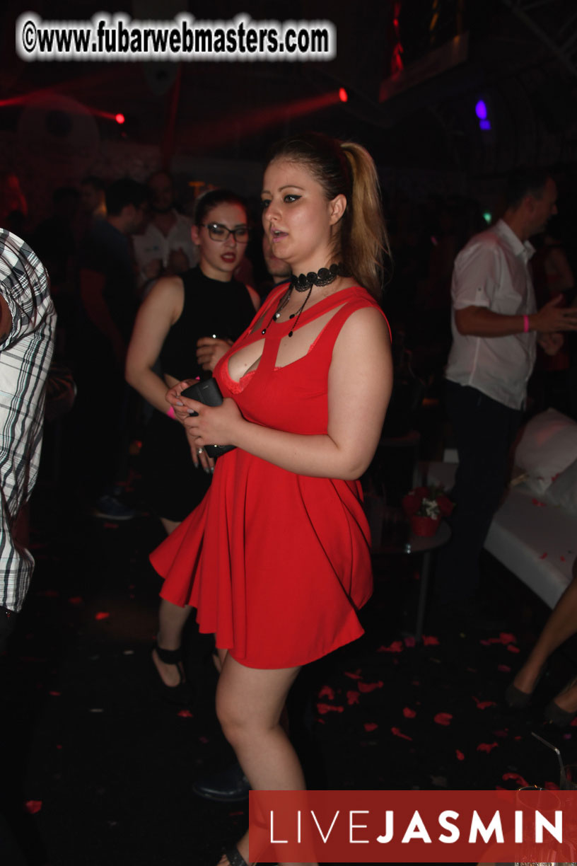 Jasmin Crazy Red Party