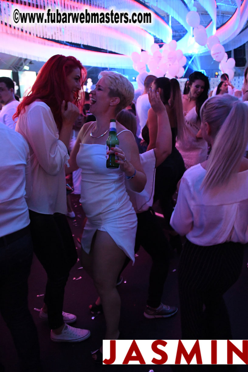 BongaCams SENSATION Party (White Party)