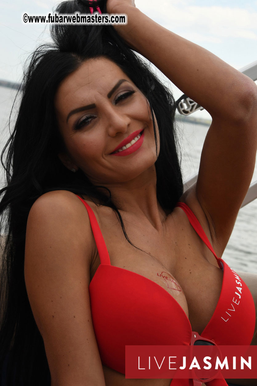 LiveJasmin Watersports