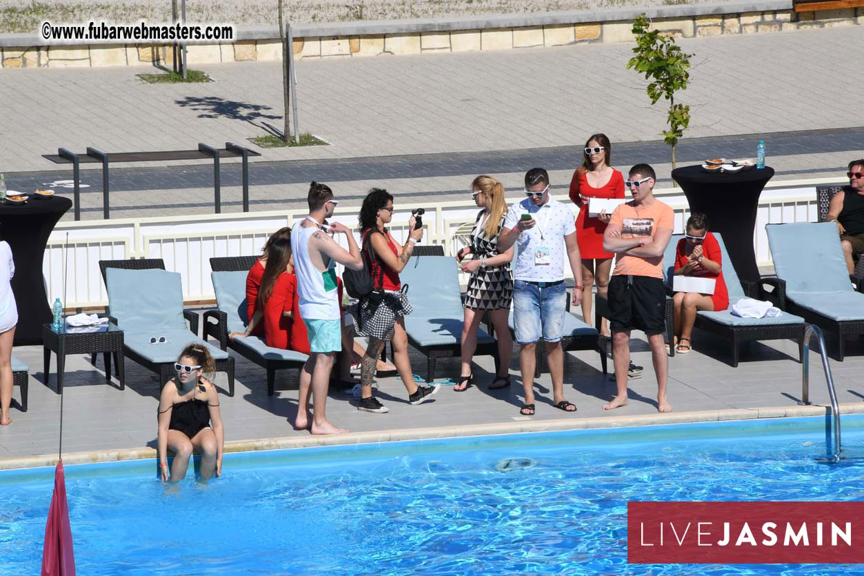 BongaCams & StripChat Pool Party