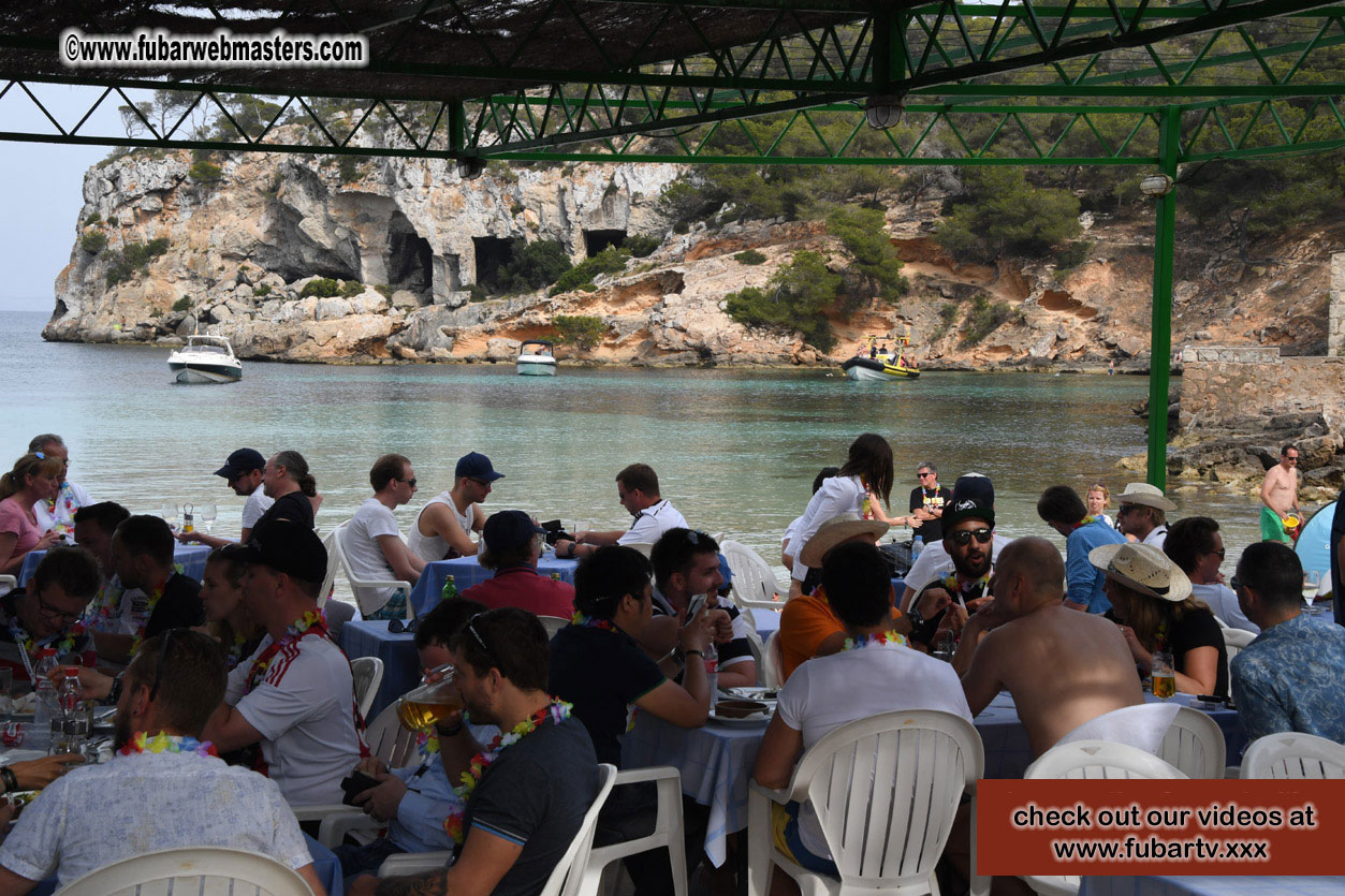 Boat Trip with Cool Drinks & Hot Girls