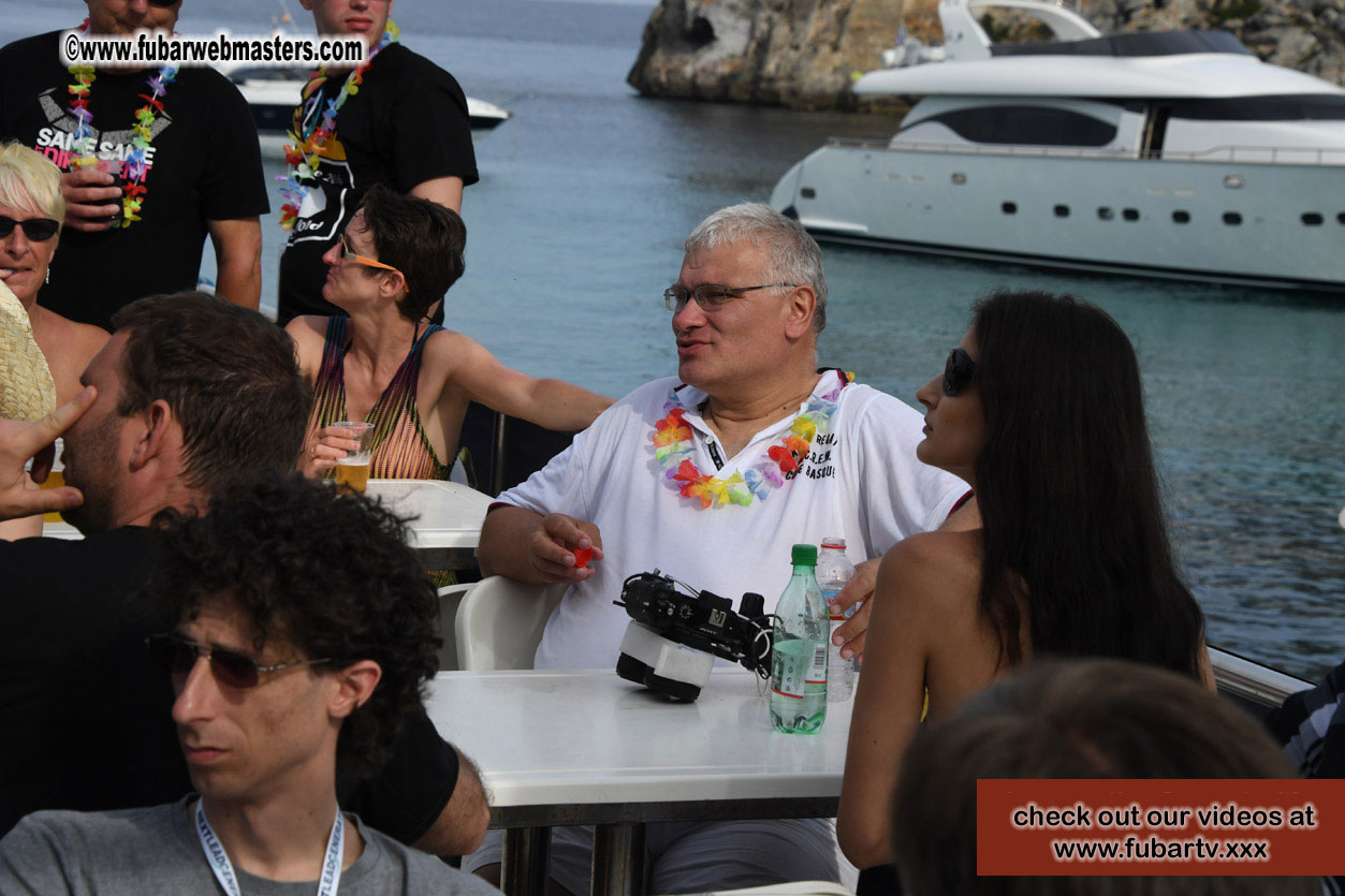 Boat Trip with Cool Drinks & Hot Girls