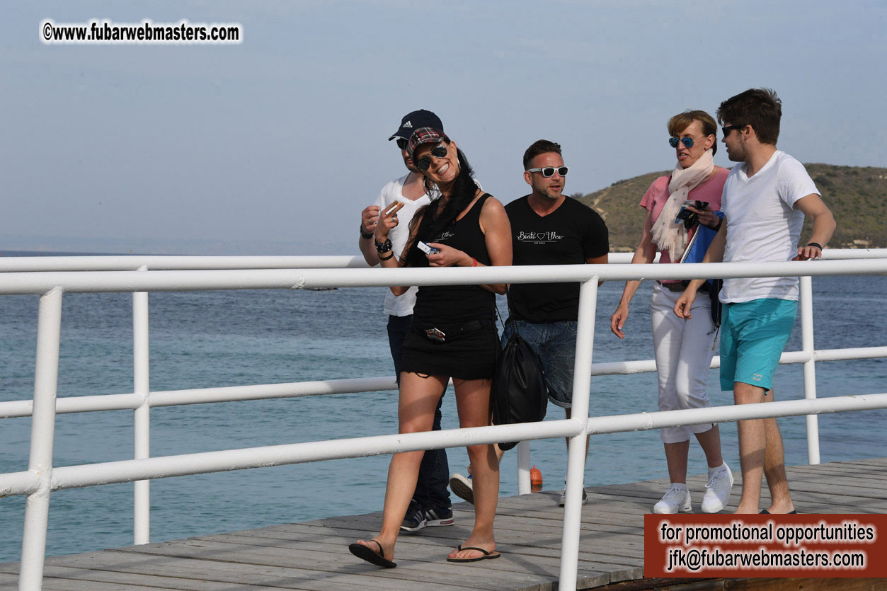 Boat Trip with Cool Drinks & Hot Girls