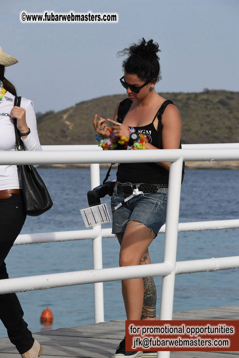 Boat Trip with Cool Drinks & Hot Girls