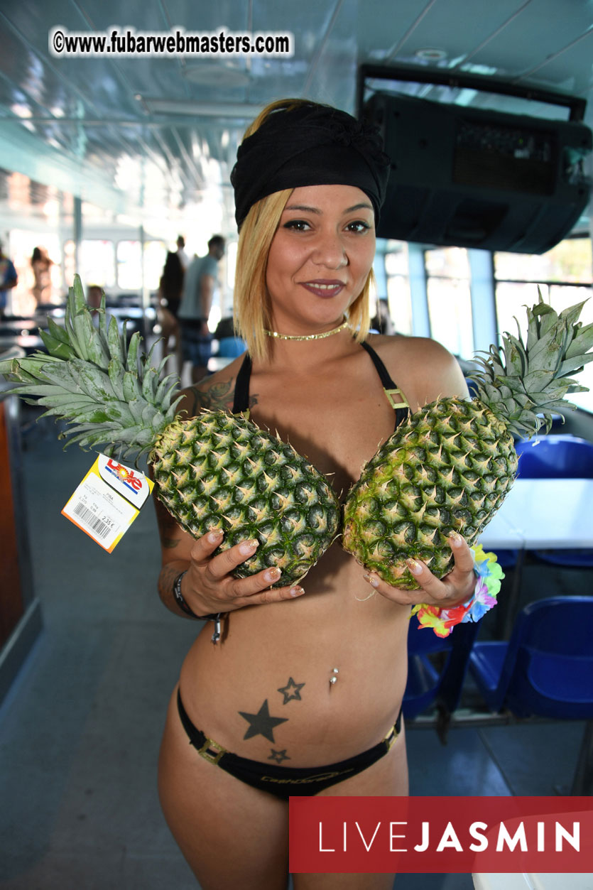 Boat Trip with Cool Drinks & Hot Girls