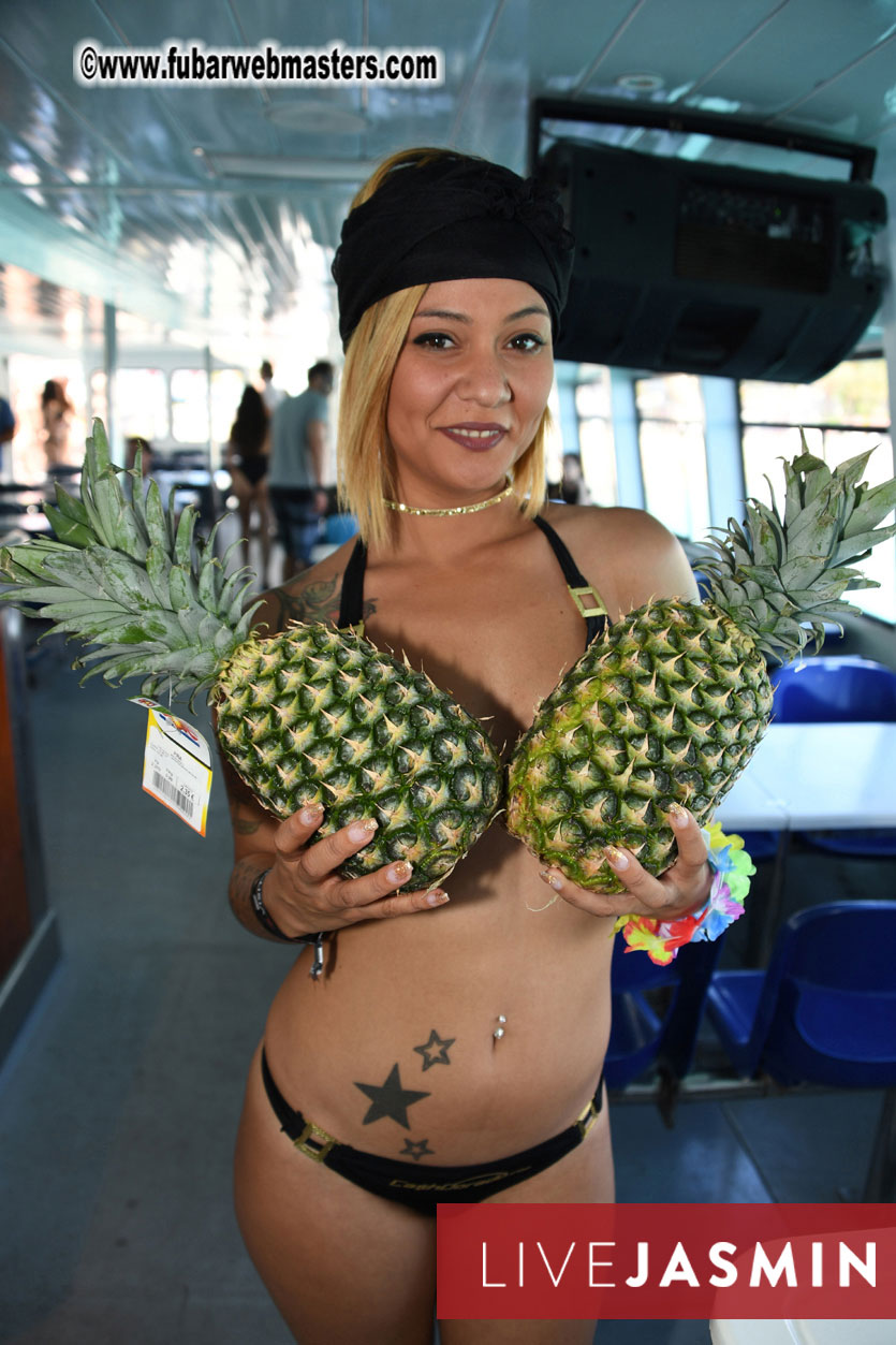 Boat Trip with Cool Drinks & Hot Girls