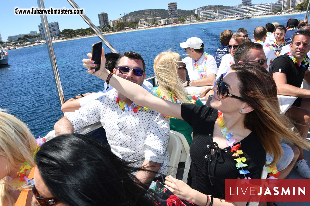 Boat Trip with Cool Drinks & Hot Girls