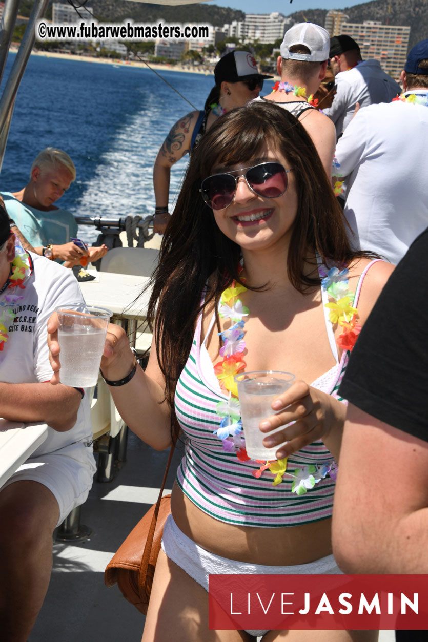 Boat Trip with Cool Drinks & Hot Girls