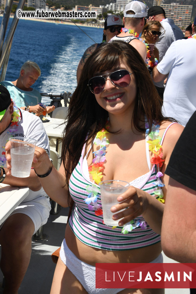 Boat Trip with Cool Drinks & Hot Girls