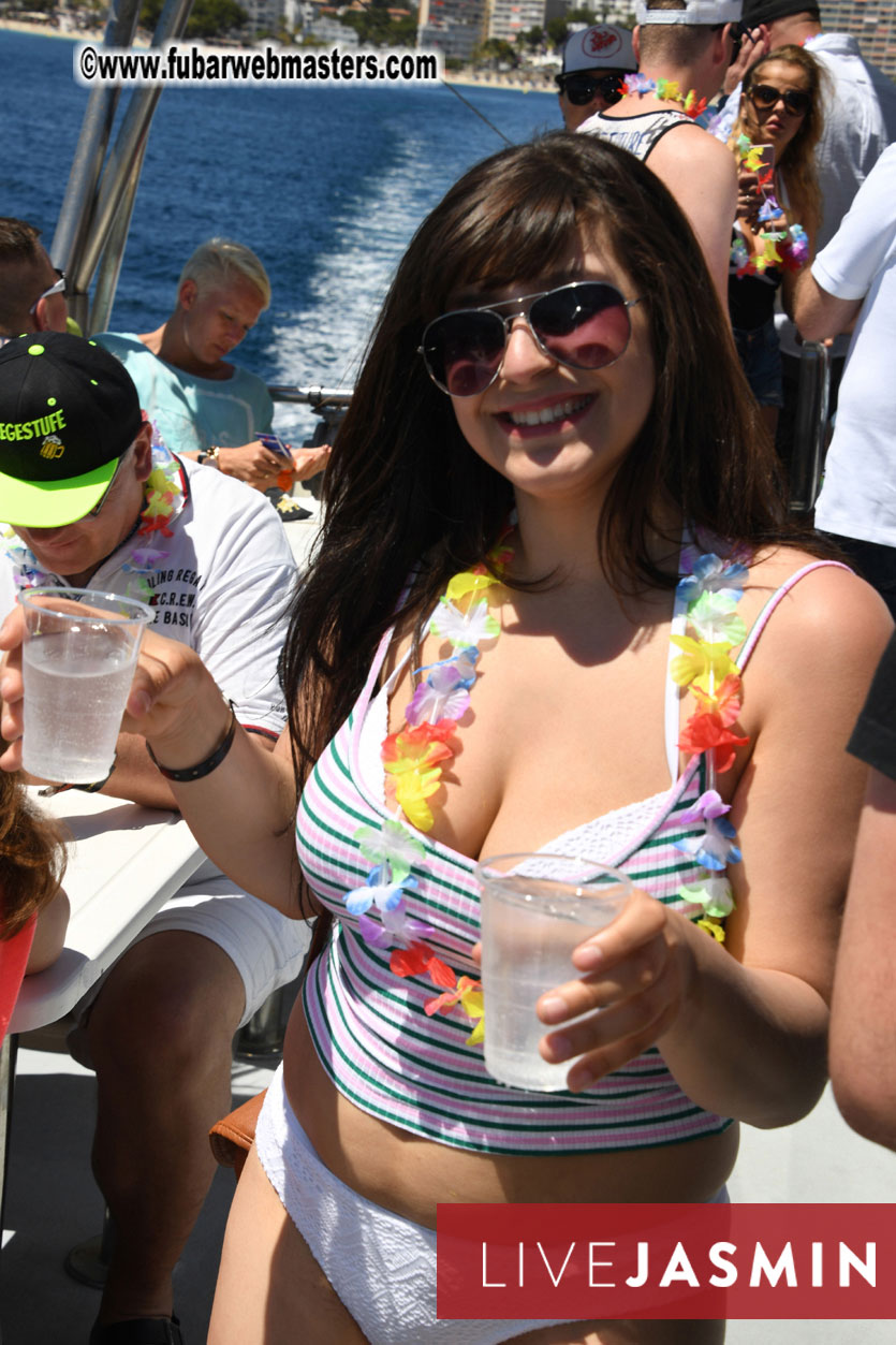 Boat Trip with Cool Drinks & Hot Girls