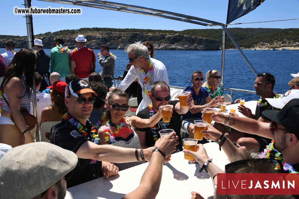 Boat Trip with Cool Drinks & Hot Girls