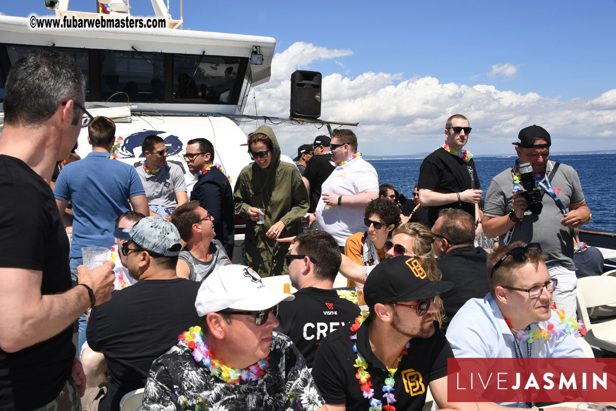 Boat Trip with Cool Drinks & Hot Girls