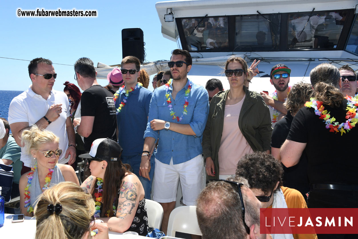 Boat Trip with Cool Drinks & Hot Girls