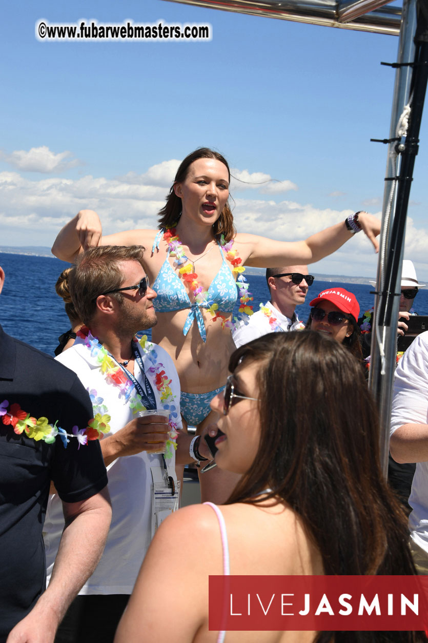 Boat Trip with Cool Drinks & Hot Girls