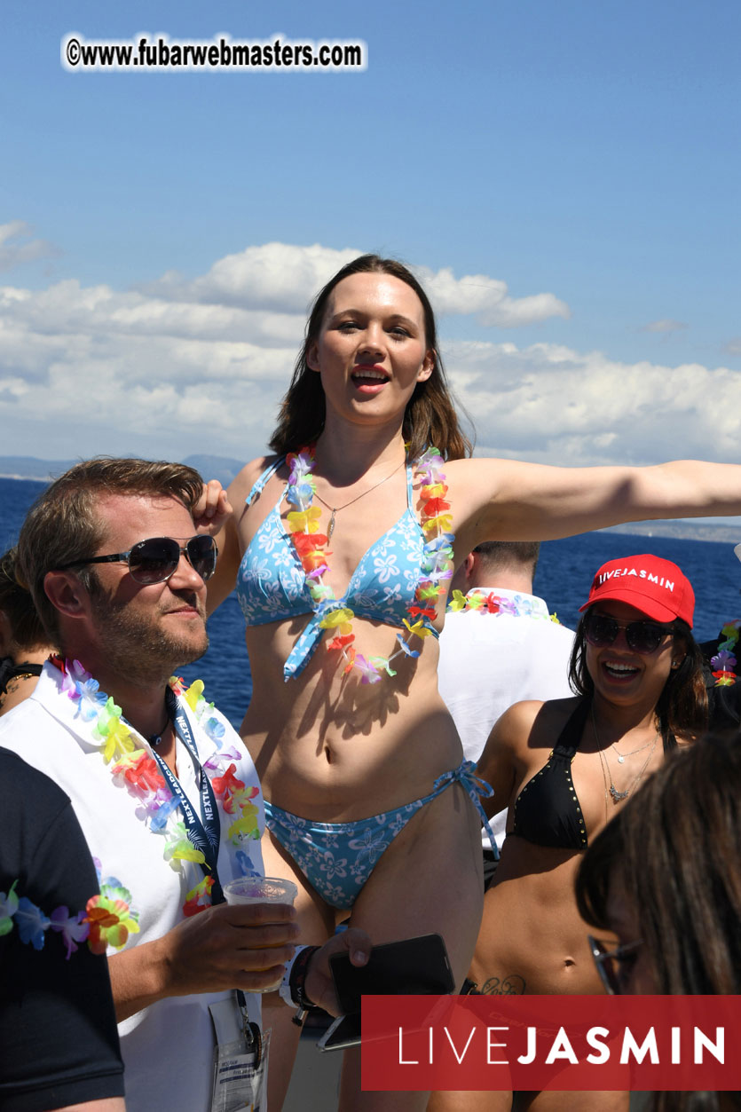 Boat Trip with Cool Drinks & Hot Girls