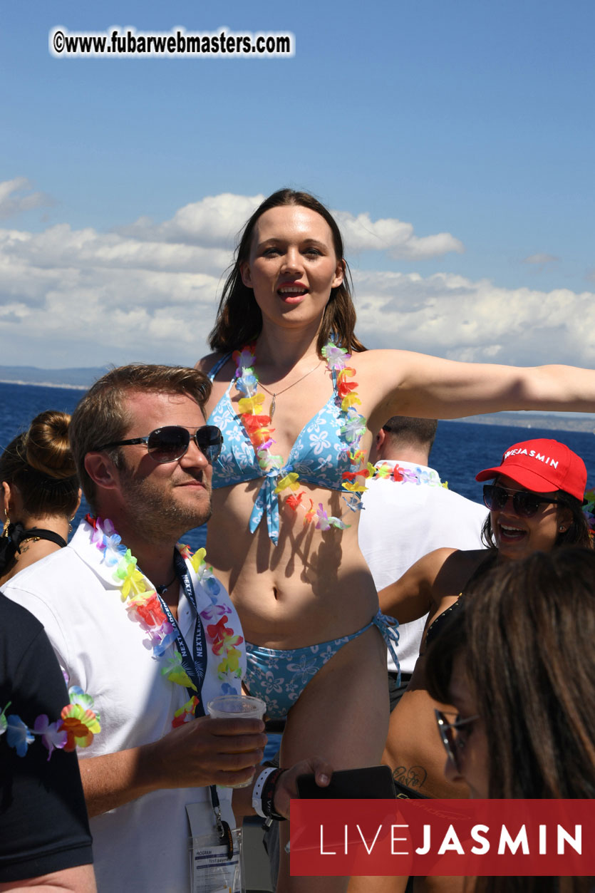 Boat Trip with Cool Drinks & Hot Girls