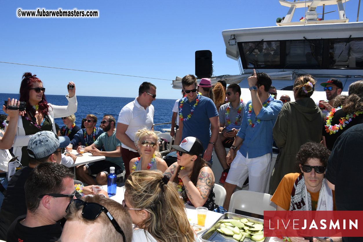 Boat Trip with Cool Drinks & Hot Girls