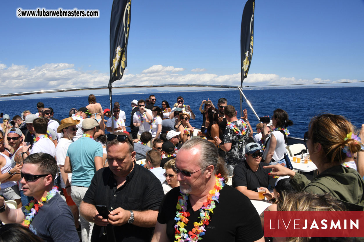 Boat Trip with Cool Drinks & Hot Girls