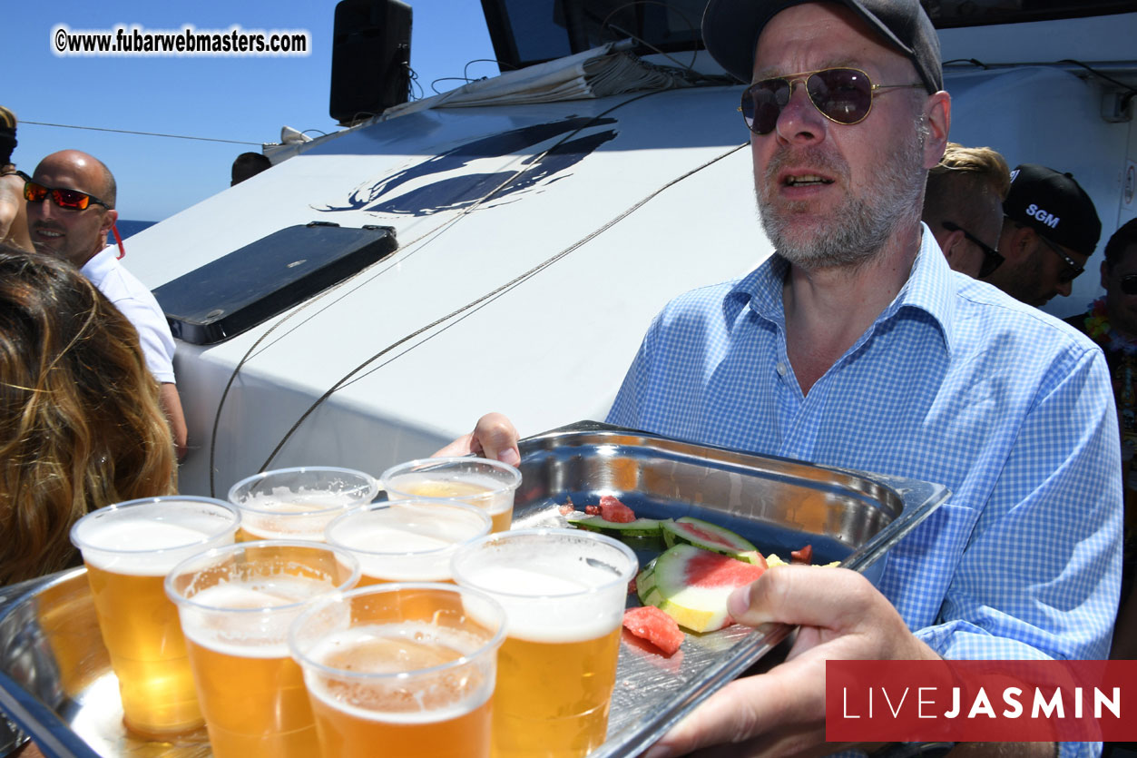 Boat Trip with Cool Drinks & Hot Girls