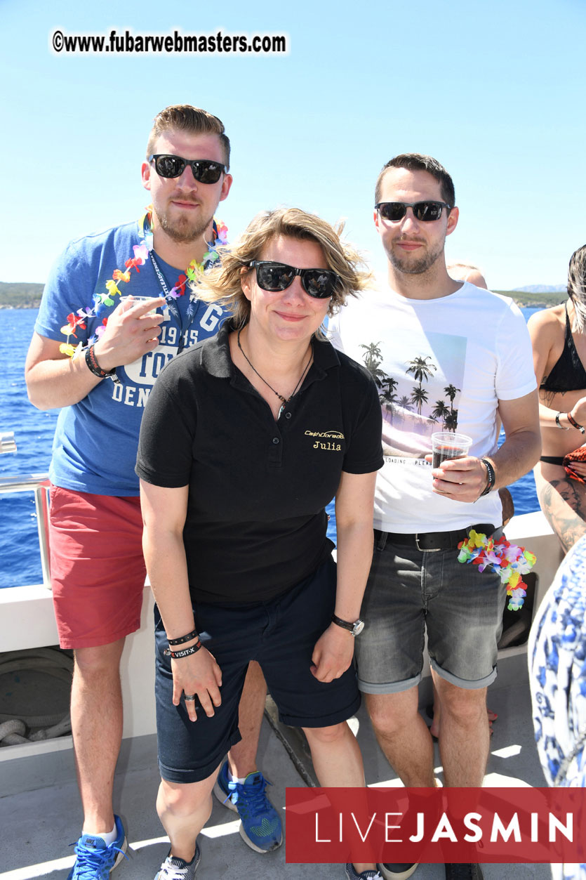 Boat Trip with Cool Drinks & Hot Girls