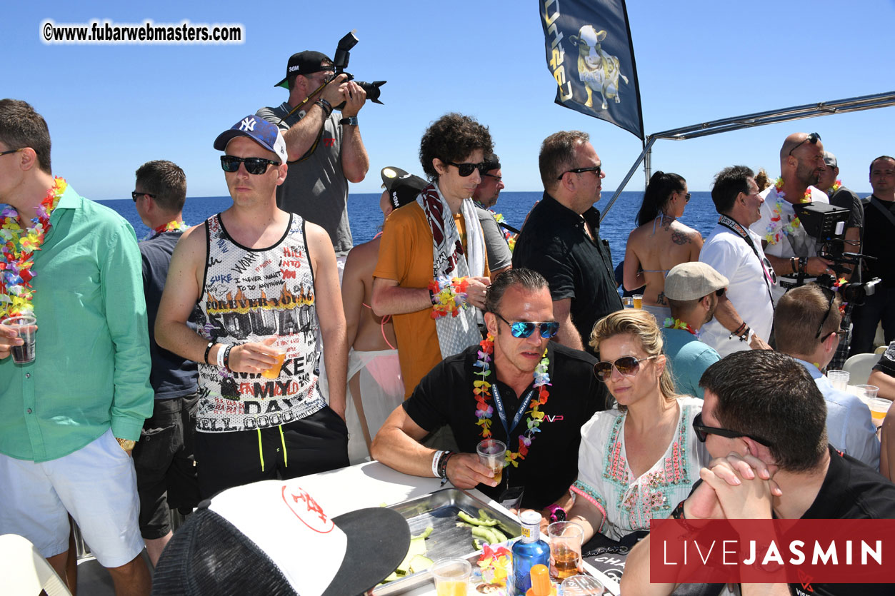 Boat Trip with Cool Drinks & Hot Girls