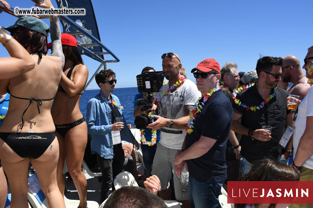 Boat Trip with Cool Drinks & Hot Girls