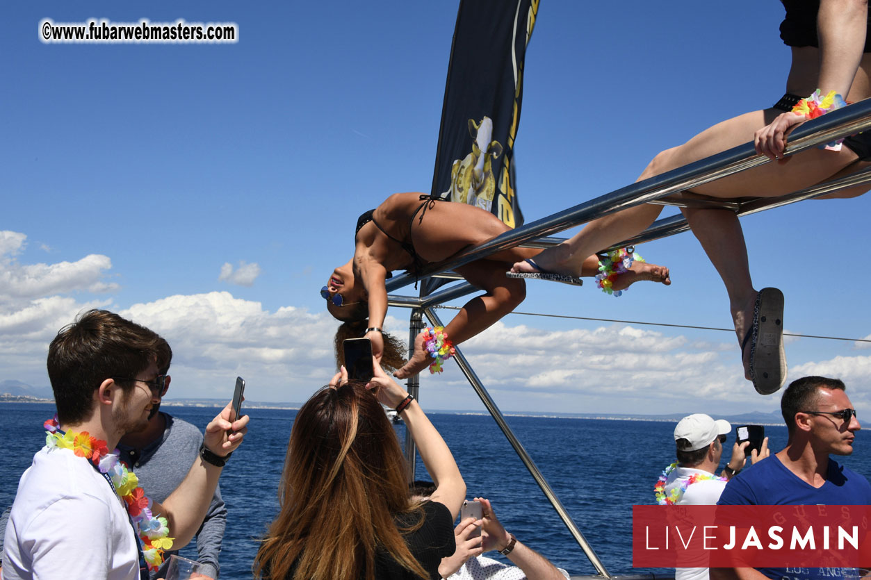 Boat Trip with Cool Drinks & Hot Girls