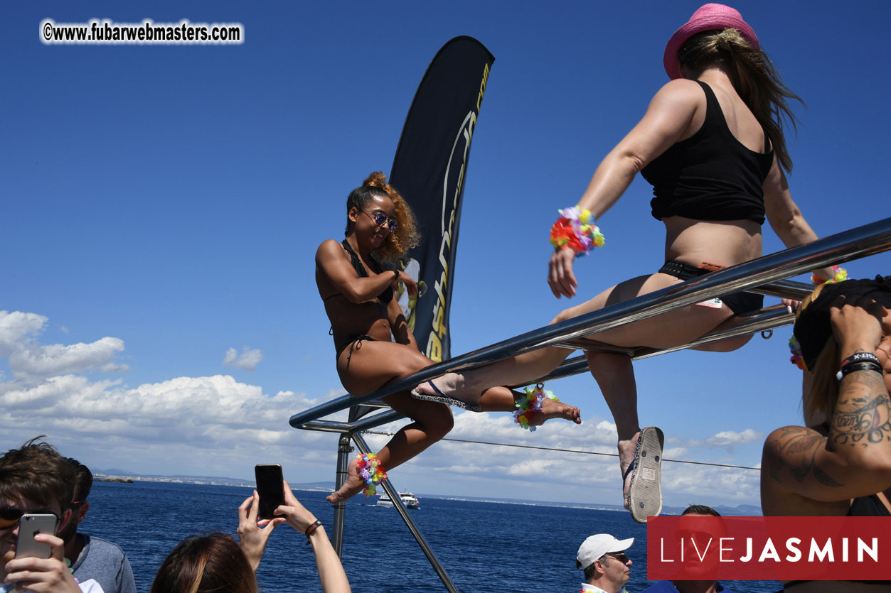 Boat Trip with Cool Drinks & Hot Girls