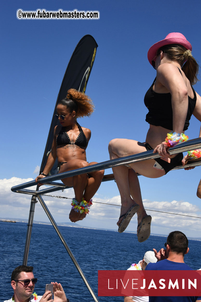 Boat Trip with Cool Drinks & Hot Girls