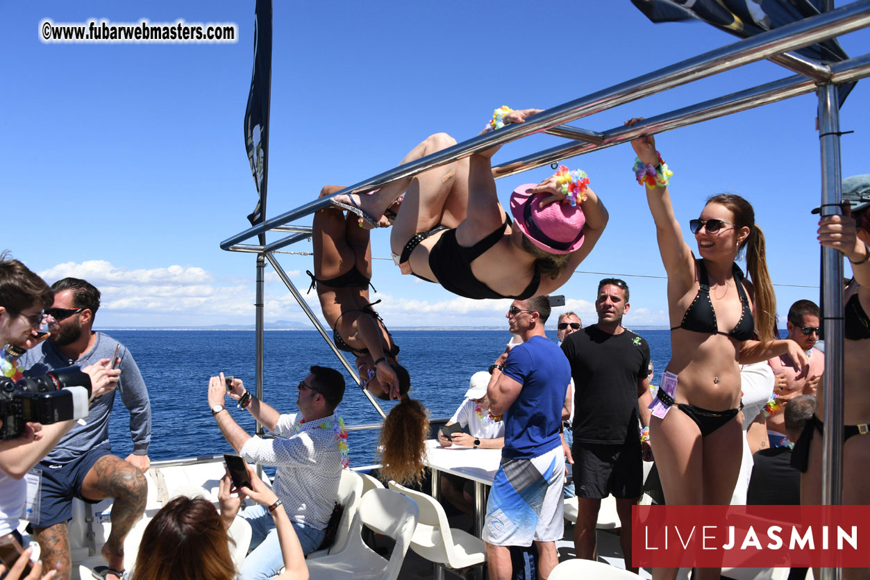 Boat Trip with Cool Drinks & Hot Girls