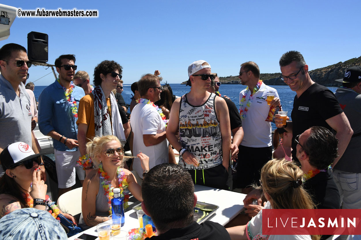 Boat Trip with Cool Drinks & Hot Girls