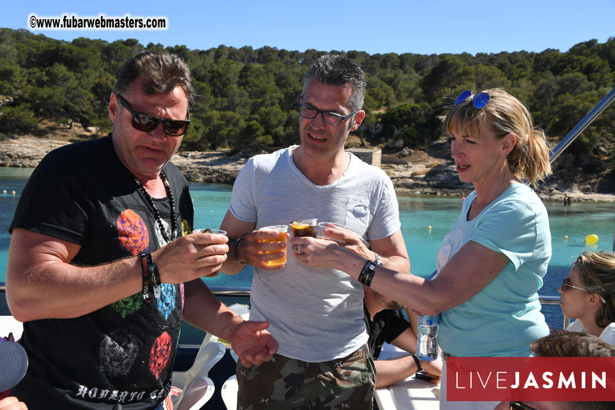 Boat Trip with Cool Drinks & Hot Girls