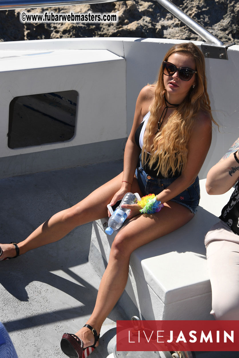 Boat Trip with Cool Drinks & Hot Girls