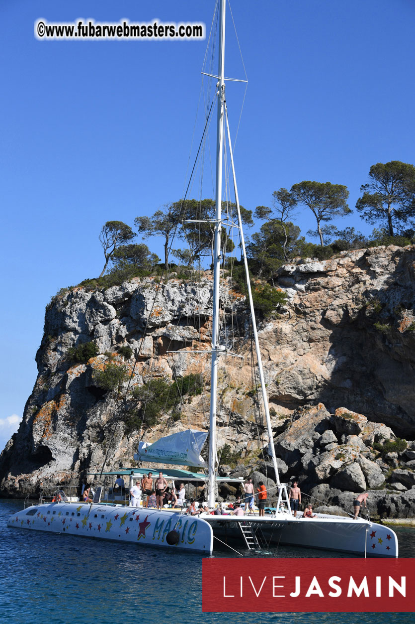 Boat Trip with Cool Drinks & Hot Girls