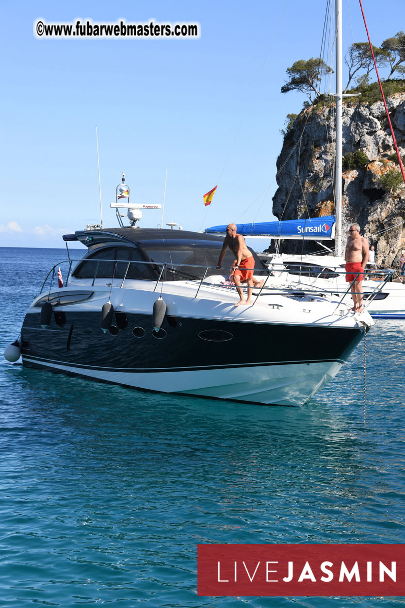 Boat Trip with Cool Drinks & Hot Girls