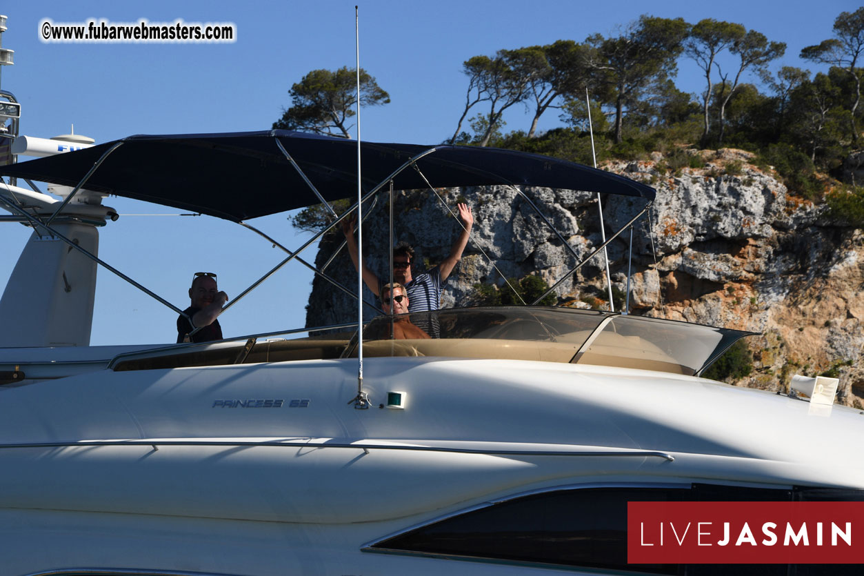 Boat Trip with Cool Drinks & Hot Girls