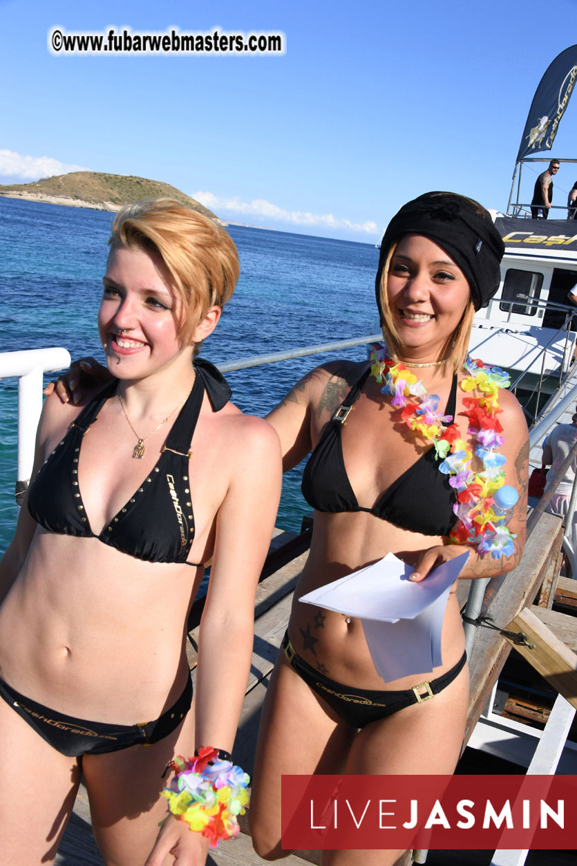 Boat Trip with Cool Drinks & Hot Girls