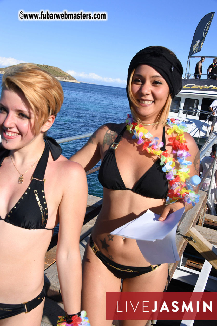 Boat Trip with Cool Drinks & Hot Girls