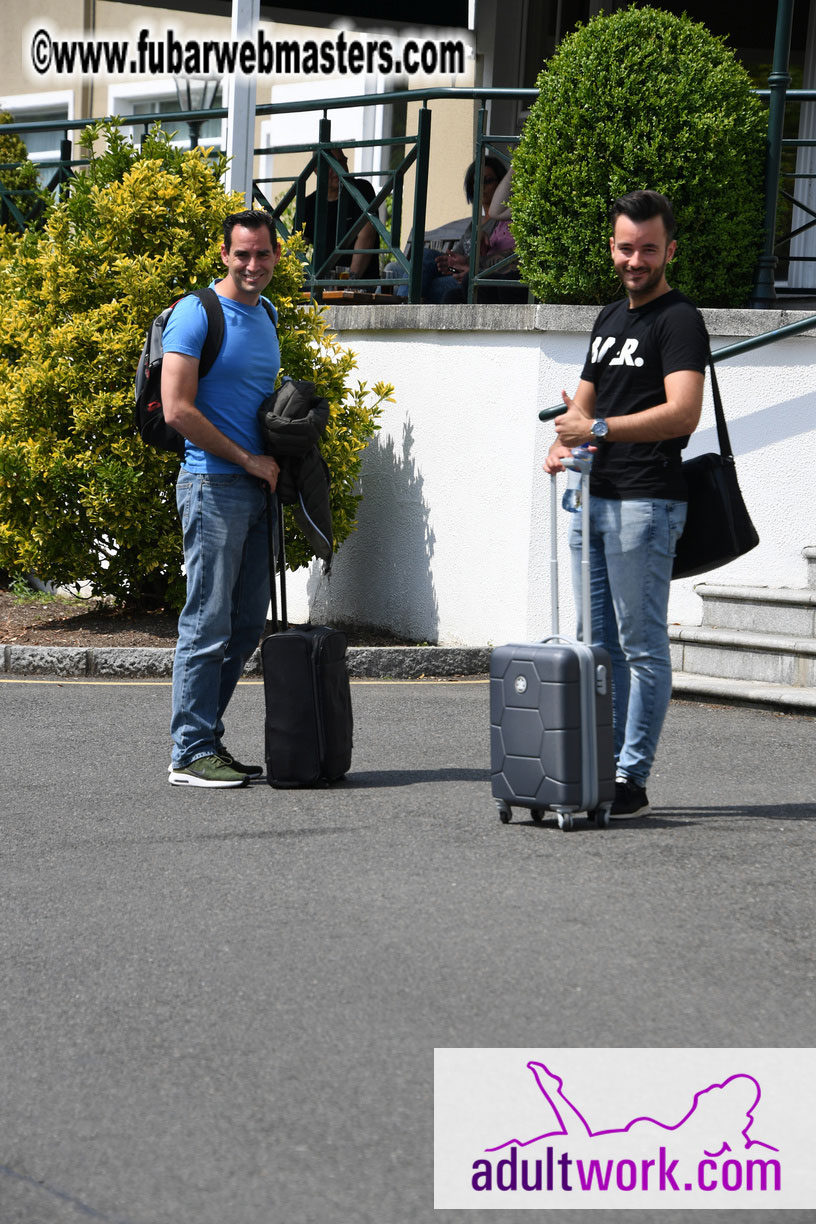 Arrivals at the Glenview Hotel