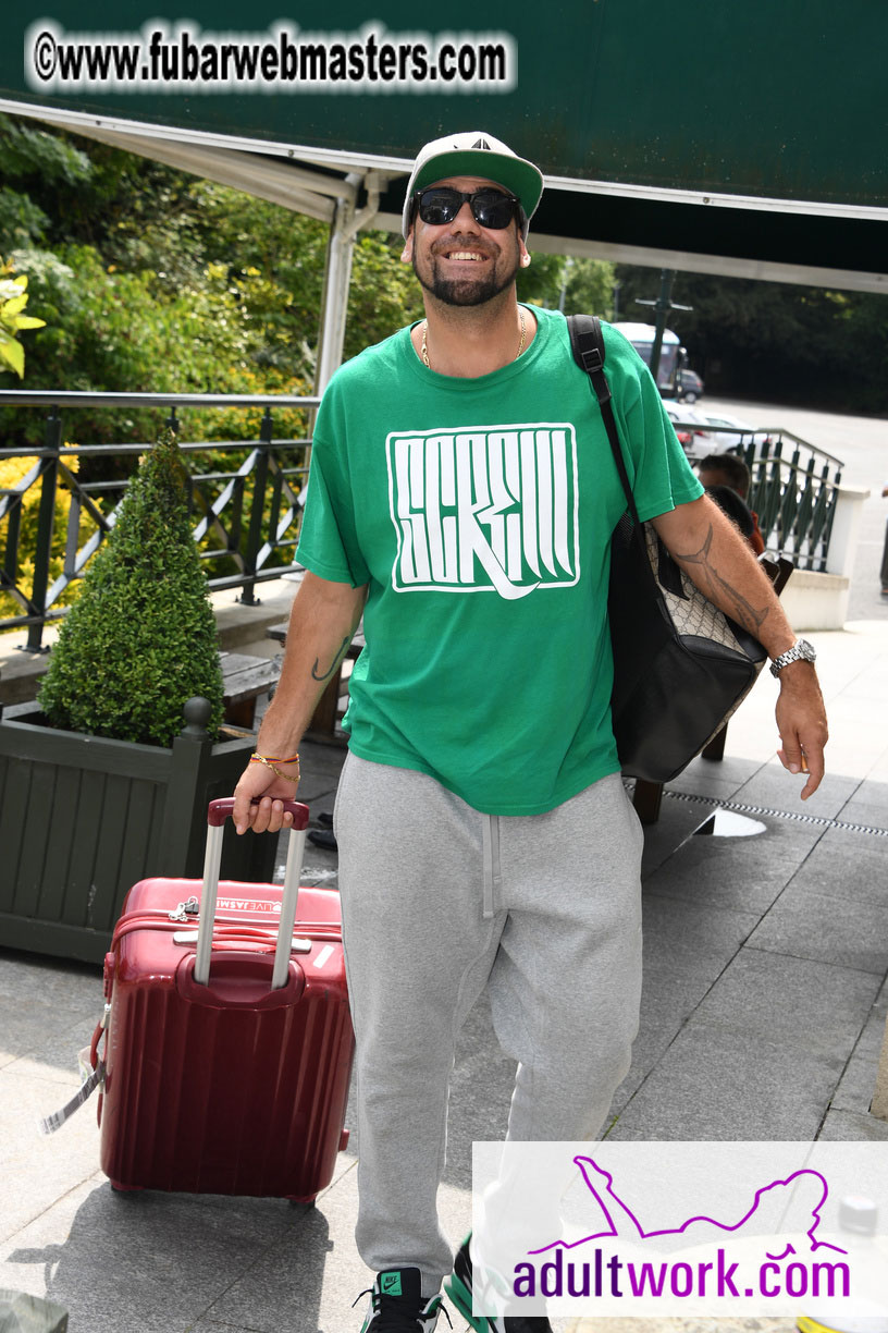 Arrivals at the Glenview Hotel