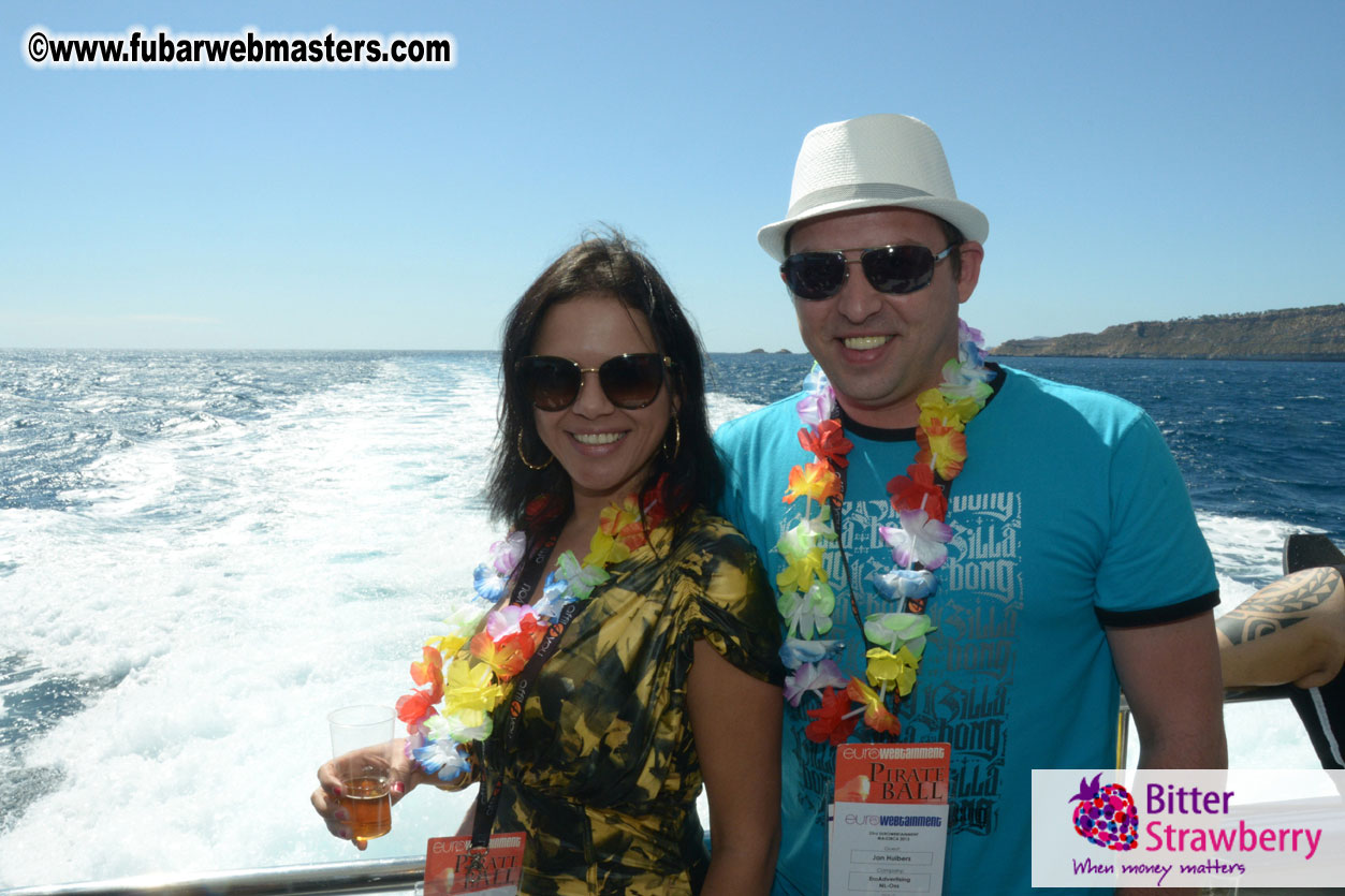 Boat trip with cool drinks & hot girls