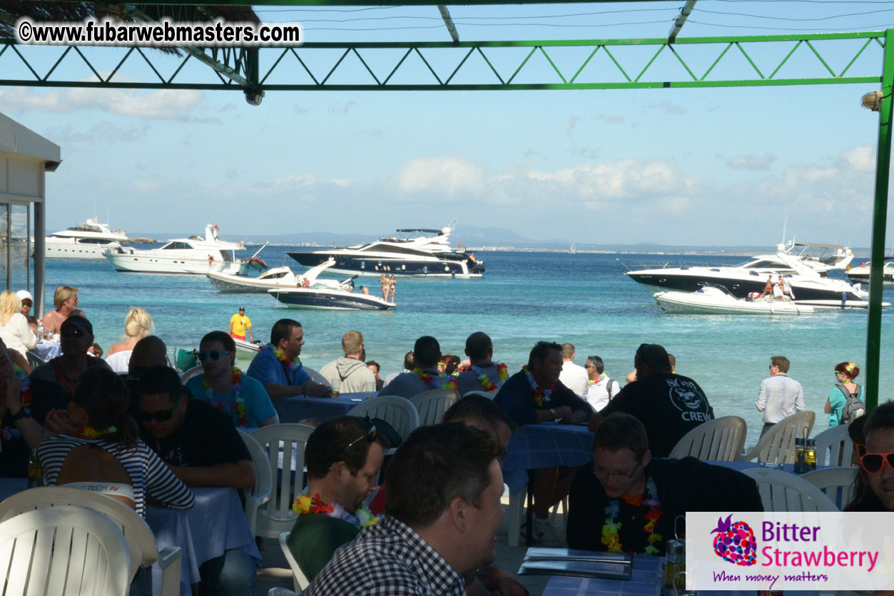 Boat trip with cool drinks & hot girls