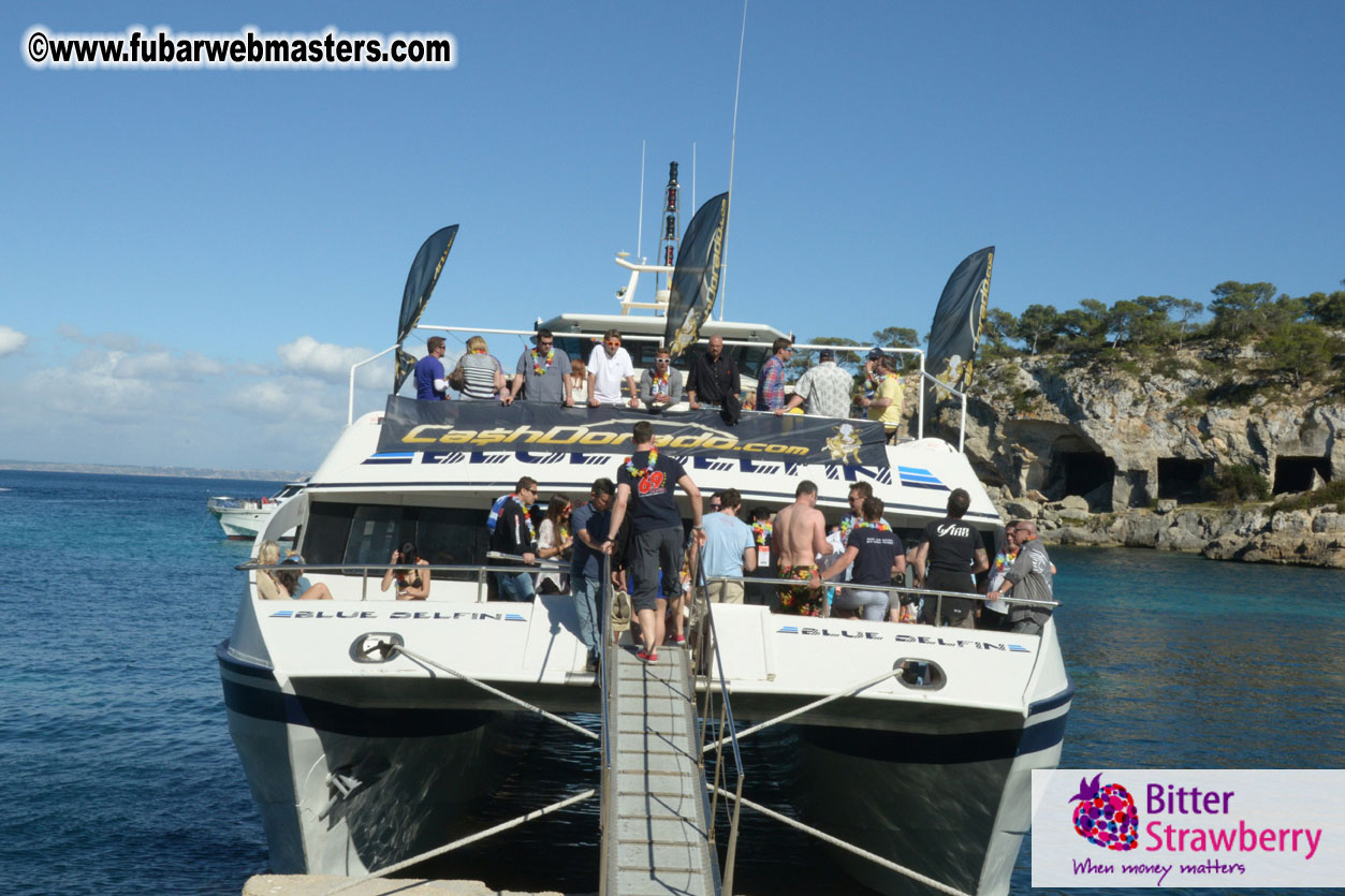 Boat trip with cool drinks & hot girls