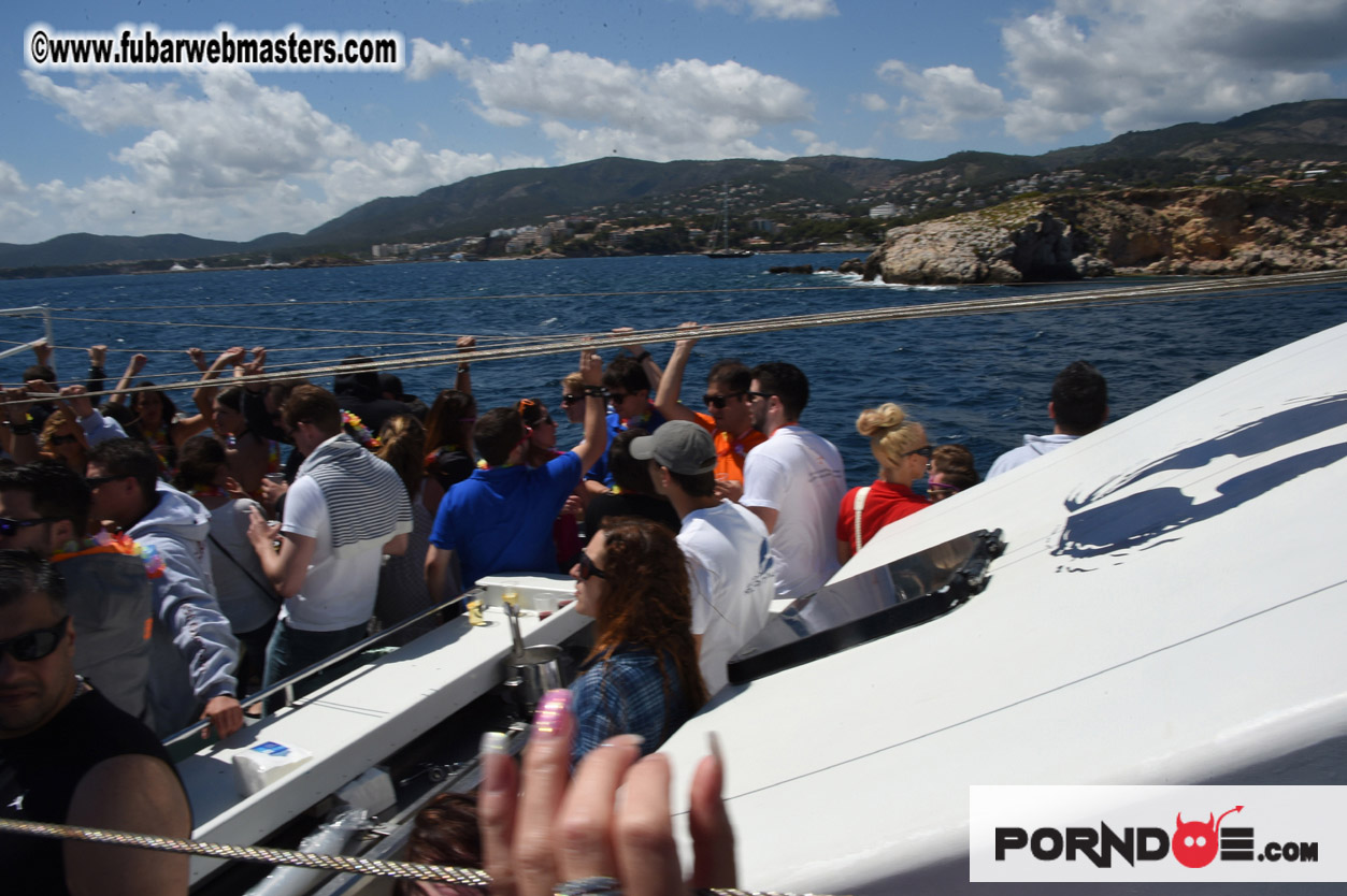 Boat trip with cool drinks & hot girls